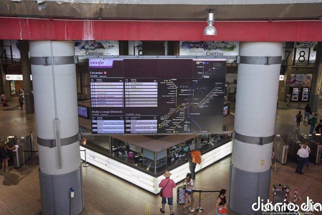 Renfe reubicará esta tarde a 1.074 viajeros de servicios anunciados como suprimidos tras la incidencia en Atocha