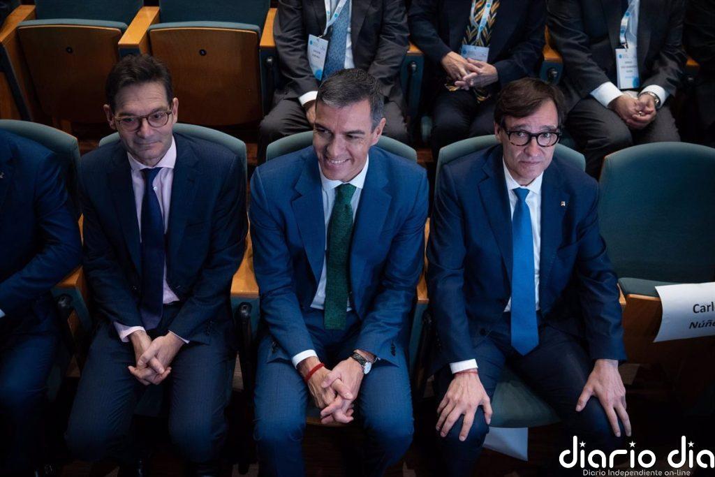 Sánchez recibirá a Illa y Mañueco el 22 de noviembre para cerrar su ronda de encuentros con los presidentes autonómicos