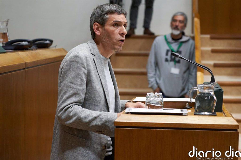 Sumar denuncia que los centros privados concertados "chantajean" con las cuotas para recibir más dinero público