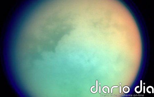 Titán está recubierto de una corteza aislante rica en metano