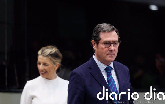 Trabajo hará el martes a CEOE la última oferta para reducir la jornada y cerrará la negociación si no se suma