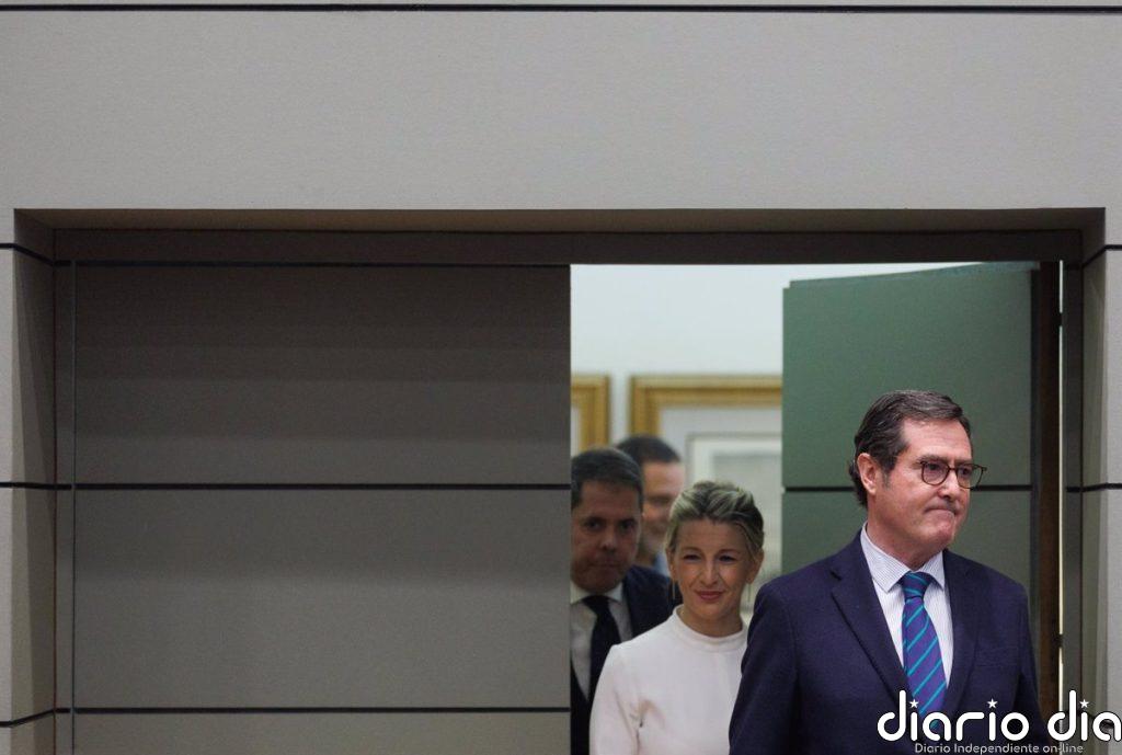 Trabajo hará hoy a CEOE la última oferta para reducir la jornada y cerrará la negociación si no se suma