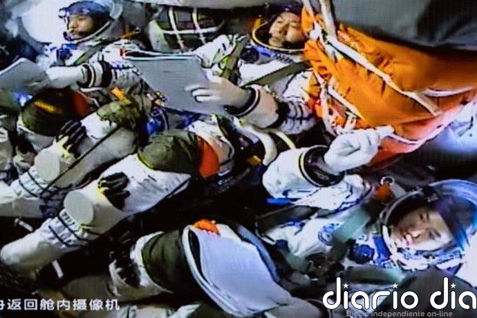 Tres astronautas chinos llegan a la estación espacial Tiangong
