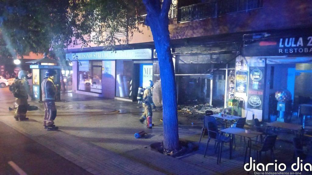 Un incendio en una papelería situada en la carretera de Valldemossa deja cuatro intoxicados por humo