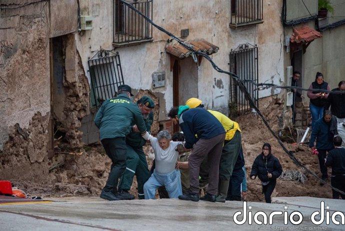VÍDEOS | Personas atrapadas, calles inundadas y peligrosos rescates, las impactantes imágenes que deja la DANA