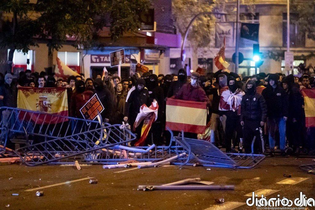 El PSOE reprocha al PP que no condene la manifestación "fascista" frente a Ferraz y pide a Feijóo que se pronuncie