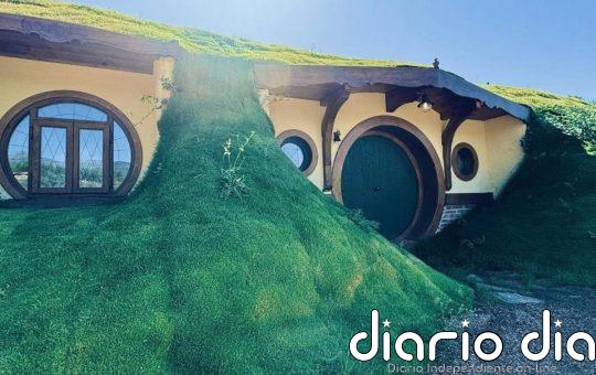 El pueblo en la Sierra de Gredos que permite dormir en una aldea Hobbit de cuento al estilo 'El Señor de los Anillos'