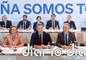 Feijóo pide a Mazón que no deje de reconocer "errores" y carga contra Sánchez por su "ofensivo cálculo político"