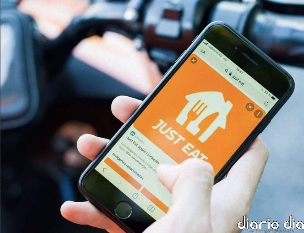 Just Eat se alía con Mercedes para testar en España realizar pedidos desde el coche