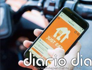 Just Eat se alía con Mercedes para testar en España realizar pedidos desde el coche