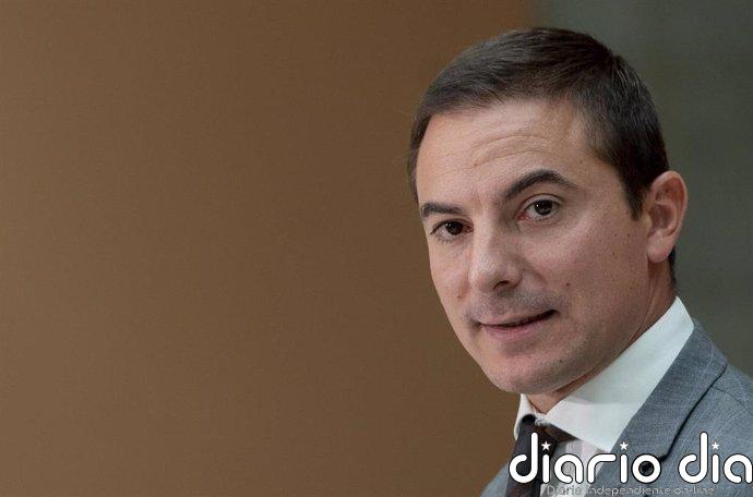 Lobato dimite como secretario general del PSOE-M para frenar la "división" y lanza críticas a Ferraz