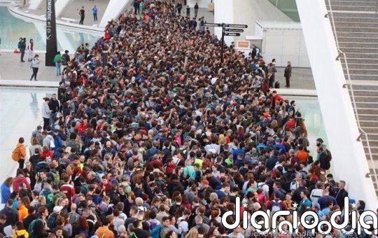 Marea de solidaridad en Valencia: voluntarios, en marcha