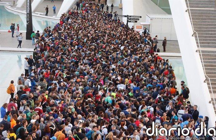 Marea de solidaridad en Valencia: voluntarios, en marcha