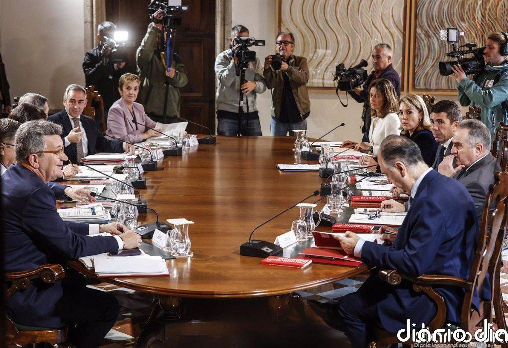 Mazón niega subidas de sueldos en el Consell: "Solo se permite que un funcionario que viene a servir no pierda derechos"