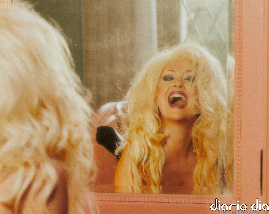 Rigoberta Bandini homenajea a Pamela Anderson en su nuevo álbum: "No supimos quién eras más allá de tu belleza"