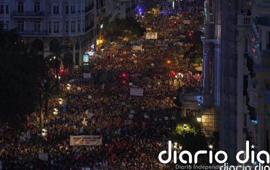 Una manifestación de "rabia y duelo" exige la dimisión del Consell de Mazón: "No han sabido gestionar"