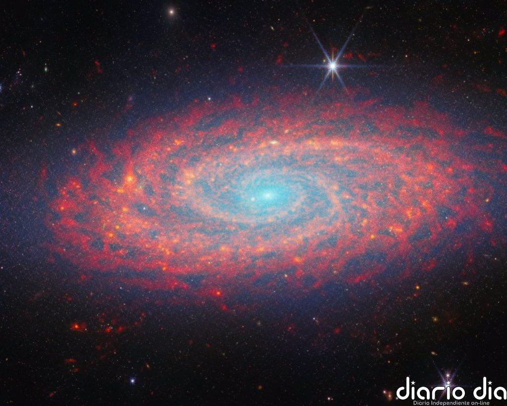 Webb traza en infrarrojo una galaxia espiral a 40 millones de años luz