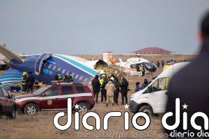 Al menos 38 muertos y 29 heridos tras estrellarse un avión azerbaiyano en Kazajistán