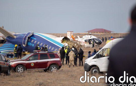 Al menos 38 muertos y 29 heridos tras estrellarse un avión azerbaiyano en Kazajistán