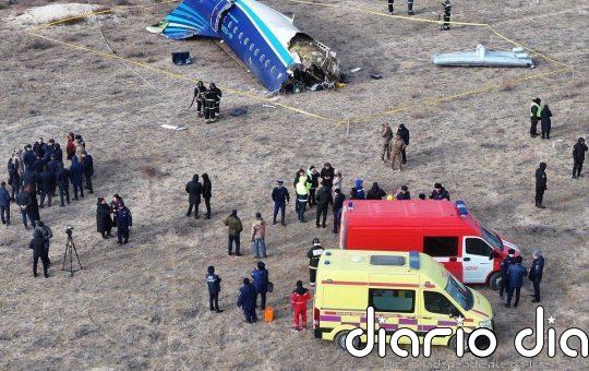 Azerbaijan Airlines dice que el accidente aéreo fue por una "interferencia externa física y técnica"