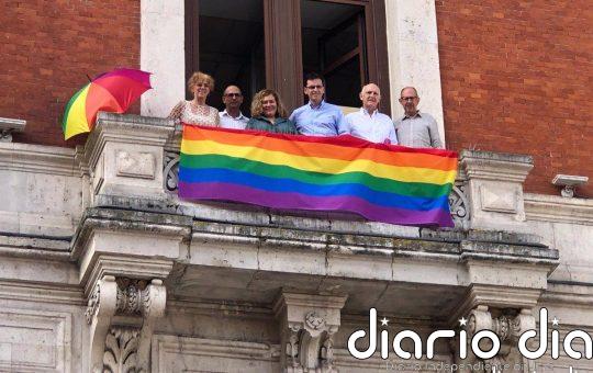 El Supremo avala colocar la bandera LGBTI en edificios públicos el día del orgullo gay por no ser un símbolo partidista