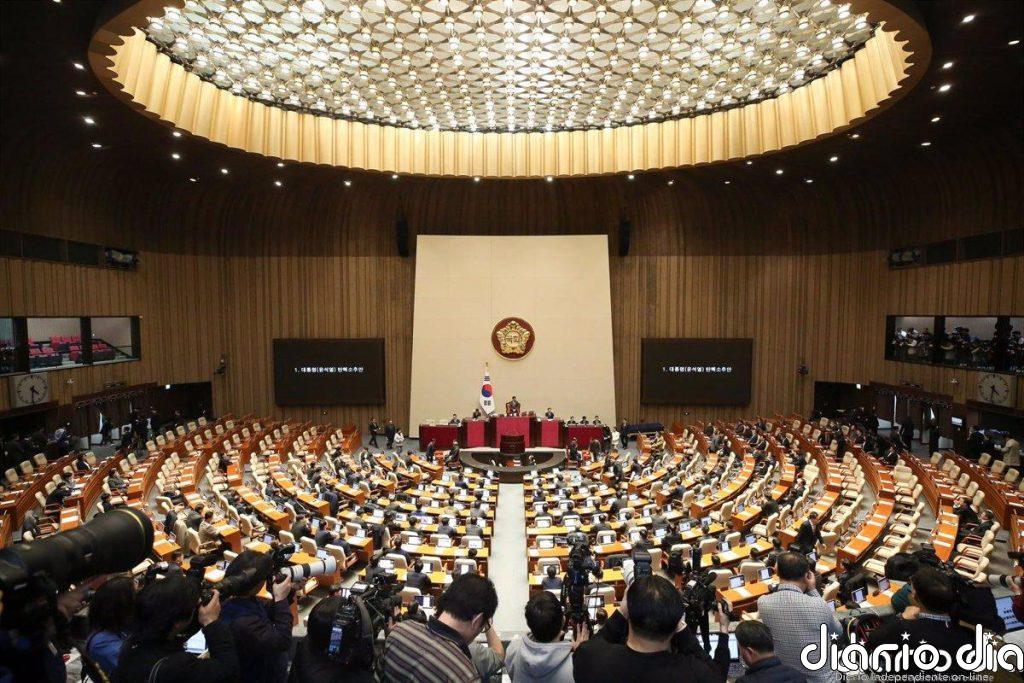 Emiten orden de detención contra el expresidente surcoreano Yoon por la ley marcial