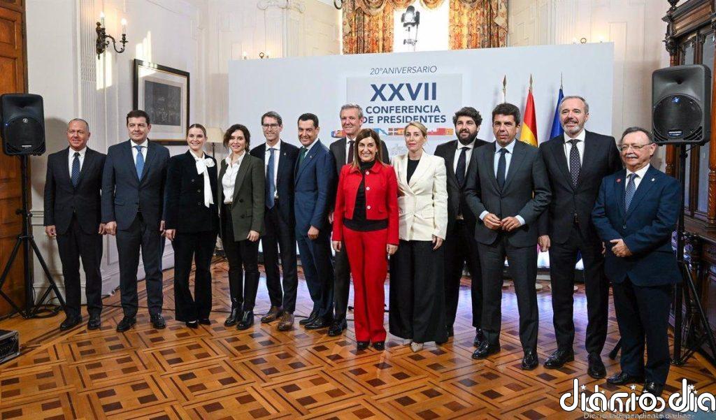 Las CCAA del PP tildan de "chantaje" la propuesta de Sánchez sobre deuda e insisten en el cambio de modelo