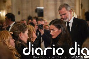 Las familias de las víctimas de la dana reciben el consuelo de los Reyes en la Catedral de Valencia