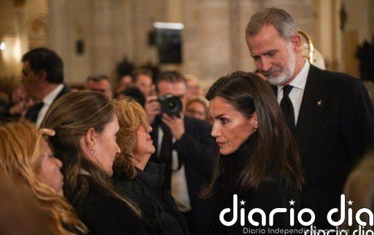Las familias de las víctimas de la dana reciben el consuelo de los Reyes en la Catedral de Valencia