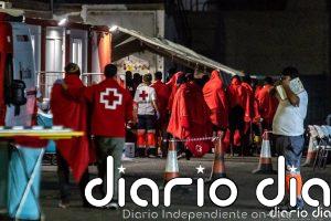 Llega una embarcación irregular a Gran Canaria con 39 migrantes, de los que ocho fueron trasladados al hospital