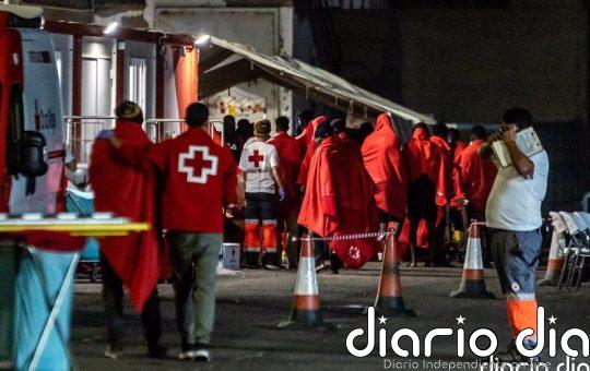 Llega una embarcación irregular a Gran Canaria con 39 migrantes, de los que ocho fueron trasladados al hospital