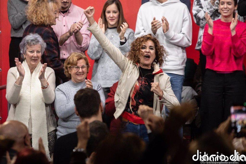 Montero carga contra el PP por generar "desapego hacia la política" y apoya a Pedro Sánchez: "Sabemos que van a por ti"