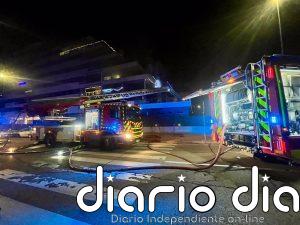 Nueve intoxicados por humo en el incendio de una vivienda en la calle Pintor Velázquez de Móstoles