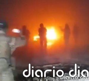 Rebeldes sirios prenden fuego a la tumba del padre de Al Assad