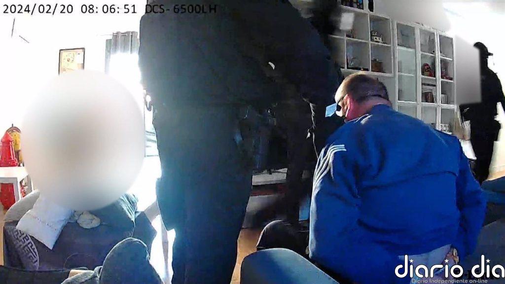 Una cámara del domicilio de Koldo grabó la entrada de una veintena de agentes pistola en mano al grito de "al suelo"