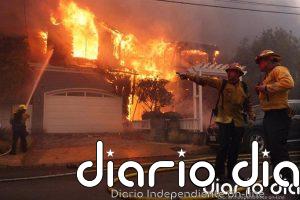 Ascienden a cinco los muertos por los incendios en Los Ángeles (EEUU)