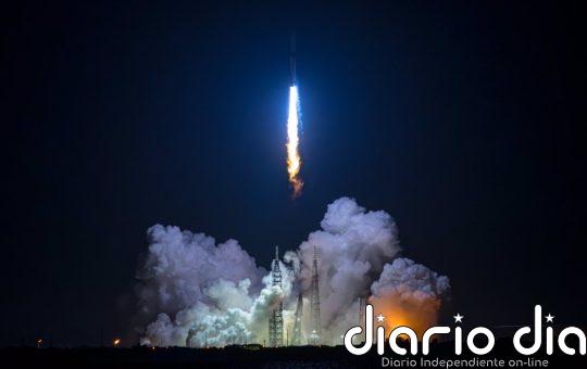 Blue Origin lanza con éxito su primer cohete pero pierde el propulsor