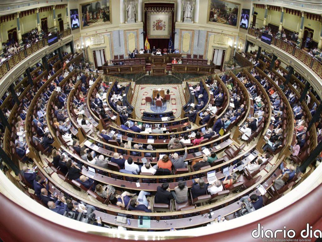 Dos de cada tres españoles prefieren que los diputados no tomen las decisiones políticas, según el CIS