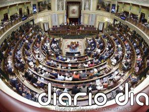 Dos de cada tres españoles prefieren que los diputados no tomen las decisiones políticas, según el CIS