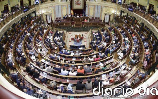 Dos de cada tres españoles prefieren que los diputados no tomen las decisiones políticas, según el CIS