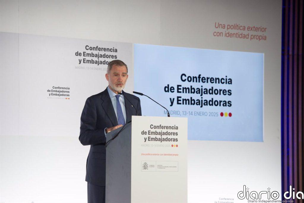 El Rey pide a los embajadores que ofrezcan "una imagen nítida y fiable" de España como país "orgulloso de su Historia"