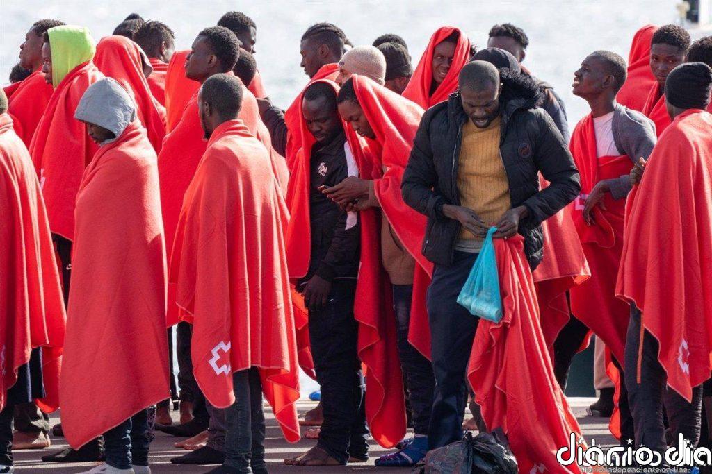 Mueren dos migrantes en el primer cayuco de 2025 en Canarias, una embarcación que arribó por sus medios a Tenerife