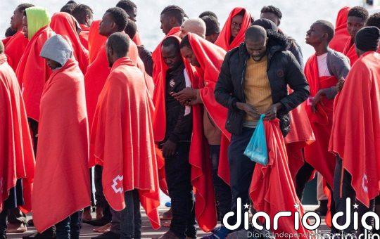 Mueren dos migrantes en el primer cayuco de 2025 en Canarias, una embarcación que arribó por sus medios a Tenerife