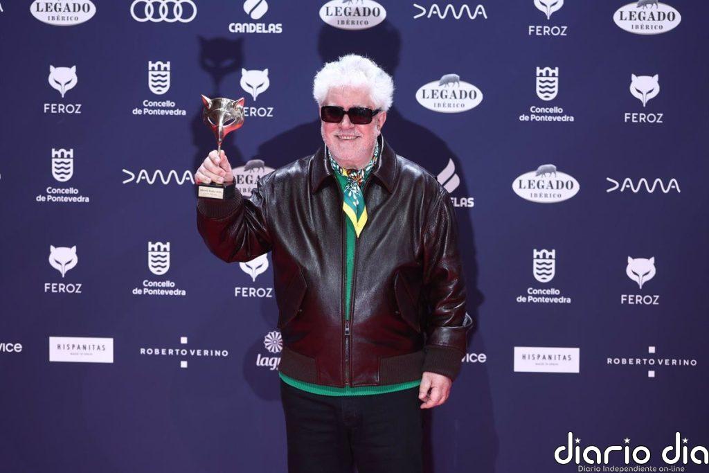 Pedro Almodóvar gana el Premio Feroz a mejor dirección por 'La habitación de al lado'