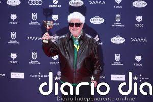Pedro Almodóvar gana el Premio Feroz a mejor dirección por 'La habitación de al lado'