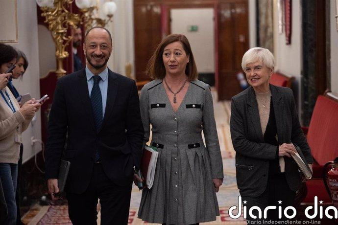 (I-D) El vicepresidente primero de la Mesa del Congreso, Alfonso Rodríguez Gómez de Celis; la presidenta del Congreso, Francina Armengol y la secretaria segunda de la Mesa del Congreso, Isaura Leal.