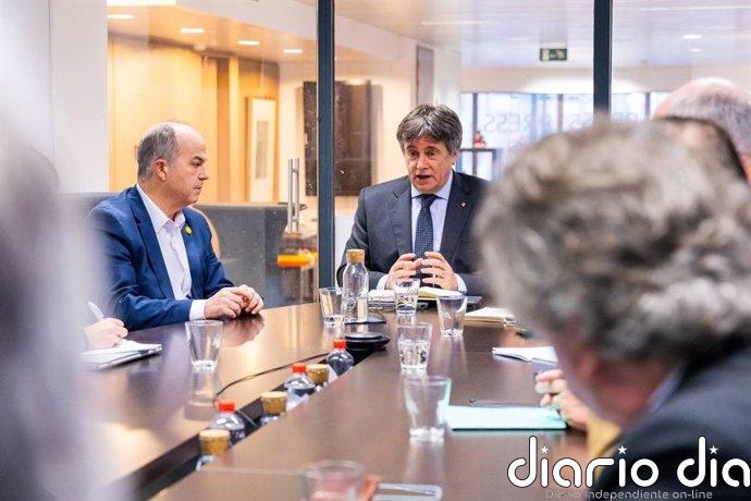 Puigdemont anuncia que no negociará los Presupuestos con el PSOE y pedirán reunión en Suiza El presidente de Junts, Carles Puigdemont, en la reunión de la permanente del partido en Bruselas (Bélgica)