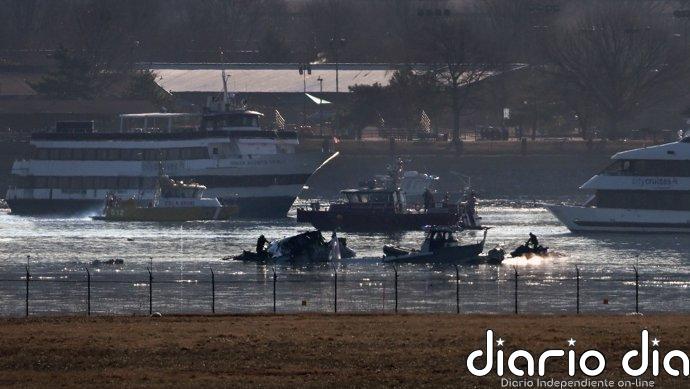 Recuperan al menos 40 cuerpos de las 67 víctimas del accidente aéreo en Washington