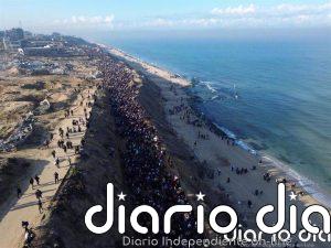 Unos 300.000 palestinos han regresado este lunes al norte de Gaza en el marco del acuerdo de alto el fuego