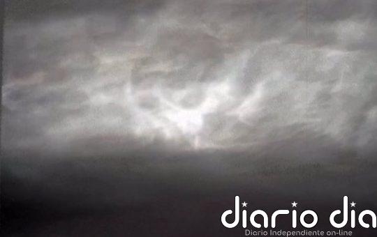 Curiosity capta nubes de colores flotando sobre Marte